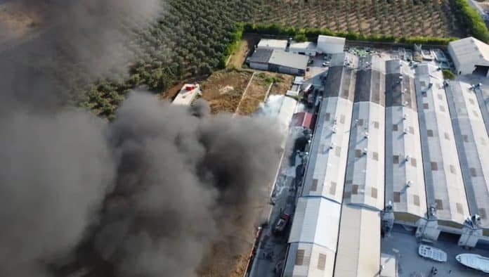 A fire broke out at Sirena Yachts shipyard. Photo courtesy Bursa Hayat Gazetesi