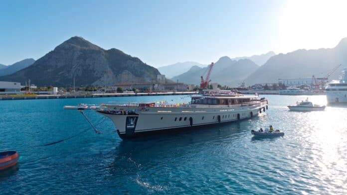First superyacht from Ares Yachts