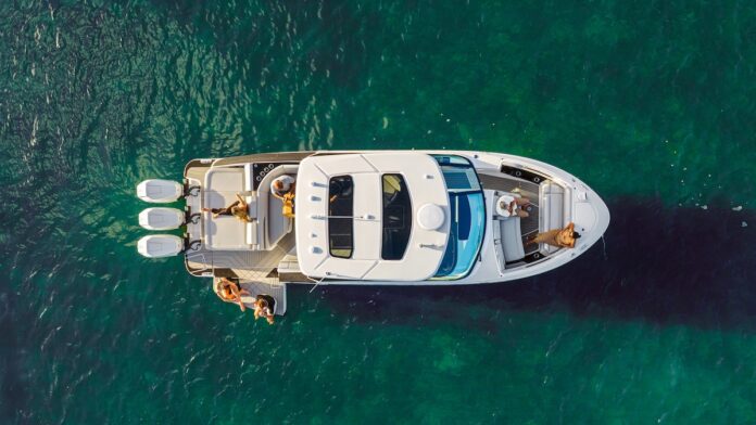 New Sea Ray SLX 360 Outboard launched