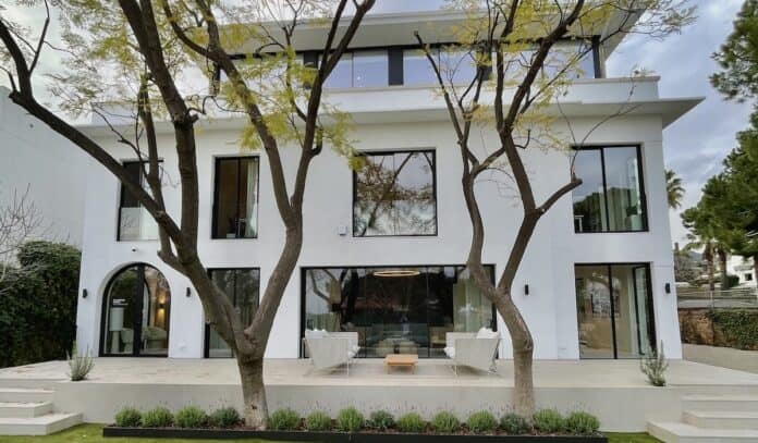 De Antonio Yachts opens new HQ