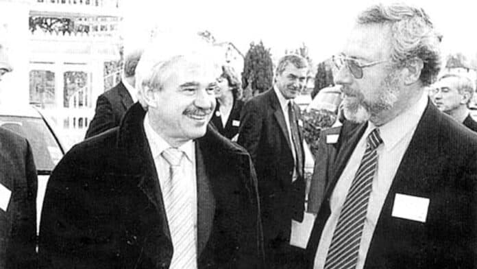 Electric boating pioneer dies